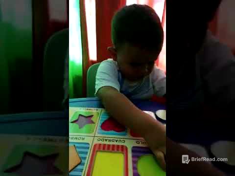 Pequeño niño armando ROMPECABEZAS a sus 2 años